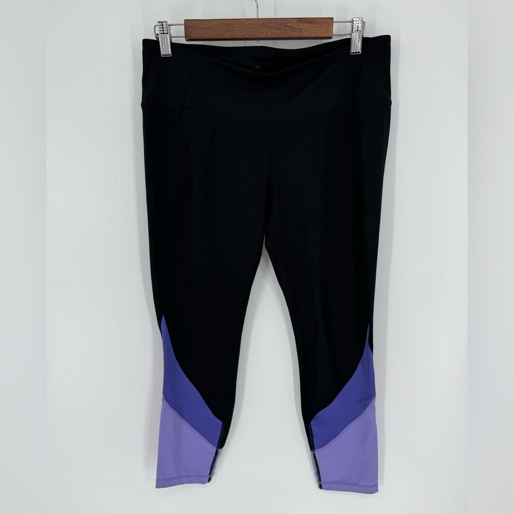 Tangerine Women's Black and Purple Capri Activewear Workout Leggings Size Large